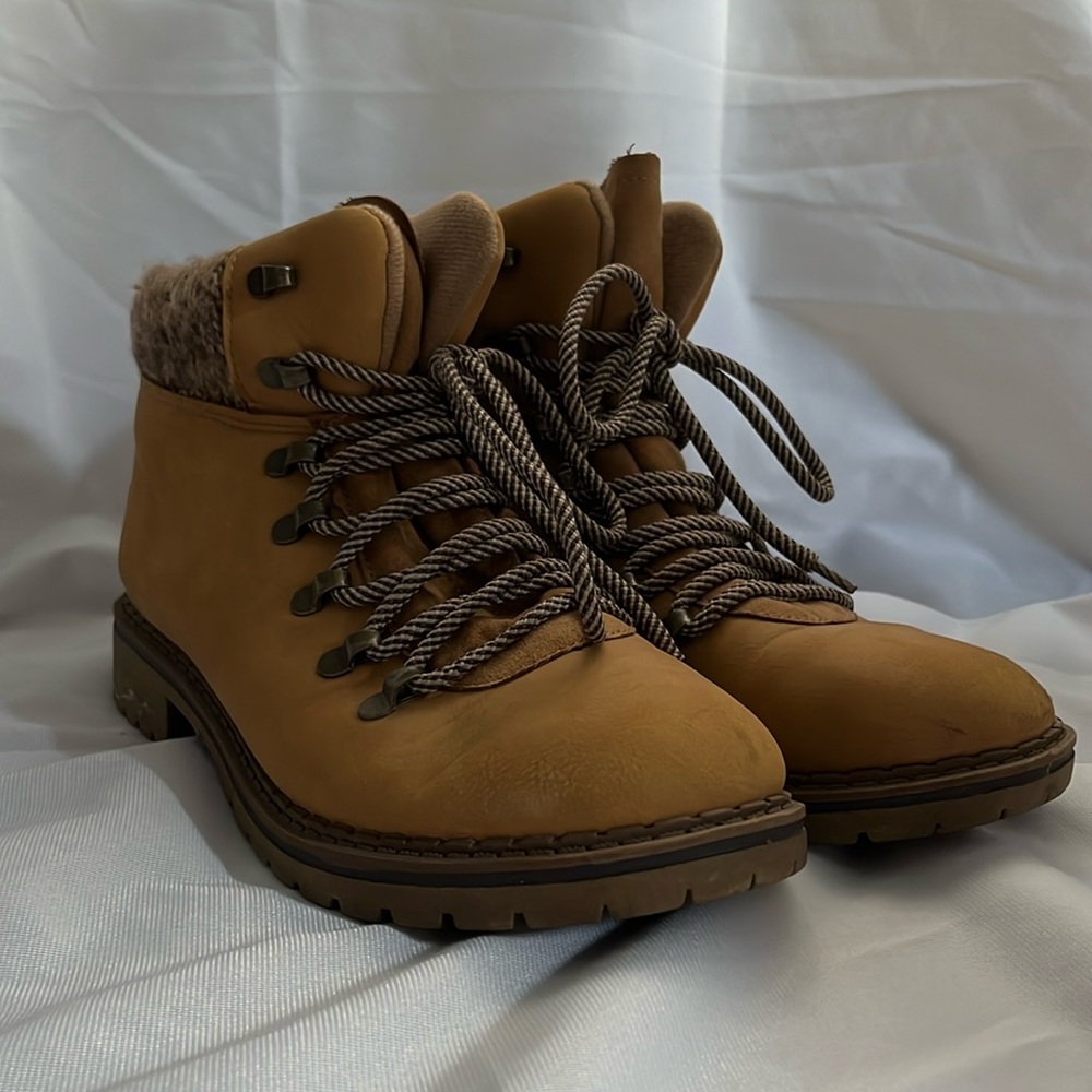 Time & Tru Boots w slight heel